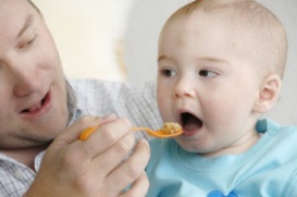 Mit dem Ende der Stillzeit ist auch der Papi als «Ernährer» gefragt.